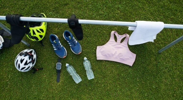 El Equipamiento Esencial para tu Primer Triatlón: La Estrategia Invencible.